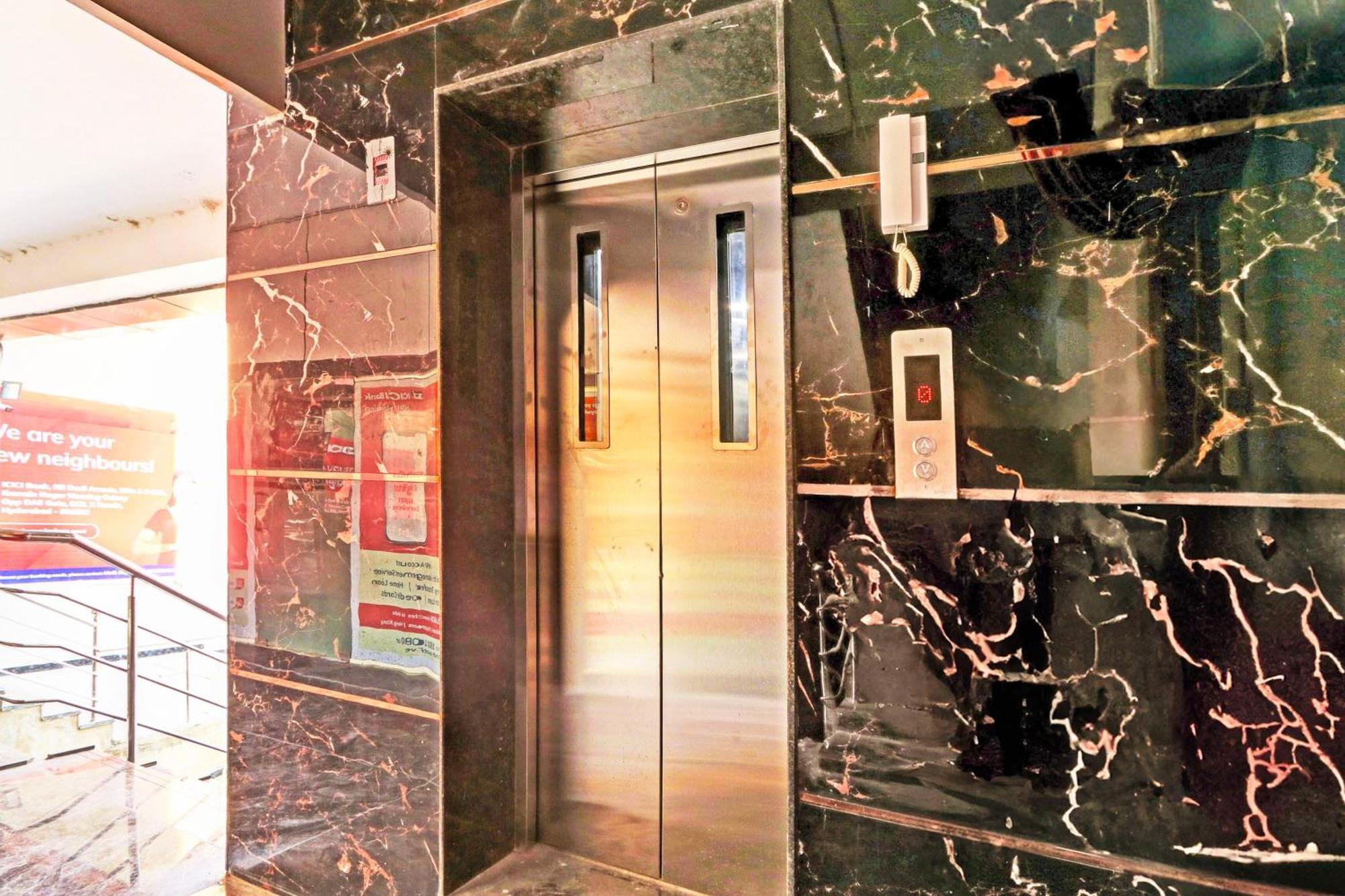 Hotel O R Square Хидерабад Екстериор снимка